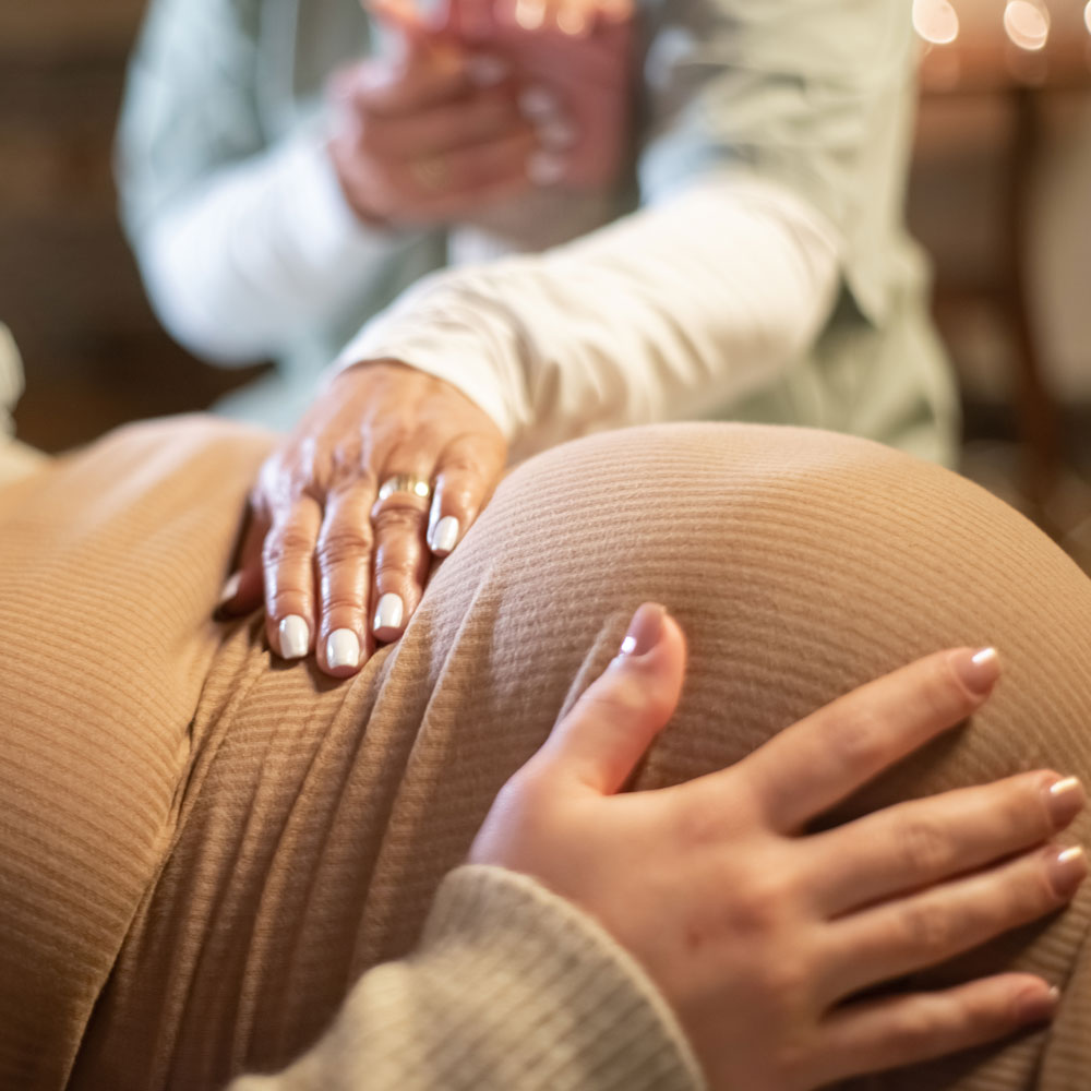 Doula La doula favorisce una migliore esperienza di gravidanza, parto e maternità attivando processi trasformativi di ascolto e supporto.